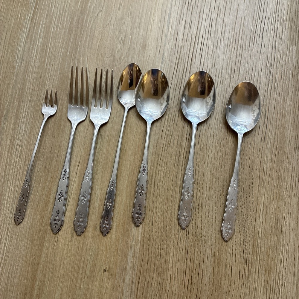 Oneida FLORAL BOUQUET Stainless Distinction Deluxe Table Spoons & Forks VTG